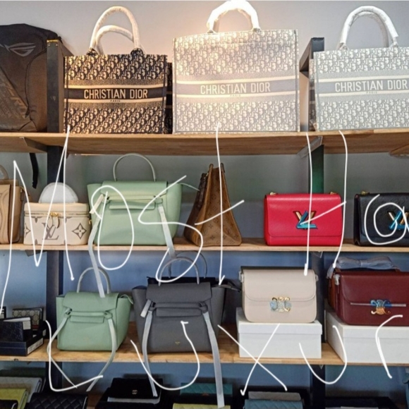 @Luxalldayllc is 🥵live boujees Sharing 🔥🔥🔥 Super Luxurious Handbags and More - Picture 10 of 17